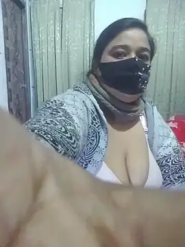 Snapshot of momo_loves chatting on 02-08-26, 10:35 momo loves online show from 02-08-26, 10:35