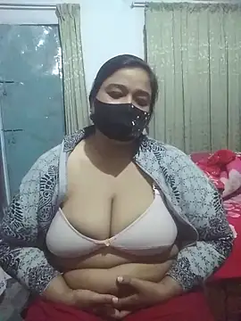 Snapshot of momo_loves chatting on 02-10-26, 02:10 momo loves online show from 02-10-26, 02:10