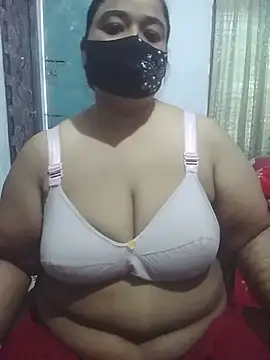 Snapshot of momo_loves chatting on 02-11-26, 02:27 momo loves online show from 02-11-26, 02:27