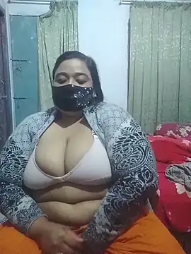 Snapshot of momo_loves chatting on 02-11-26, 02:33 momo loves online show from 02-11-26, 02:33