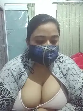 Snapshot of momo_loves chatting on 02-13-26, 04:14 momo loves online show from 02-13-26, 04:14