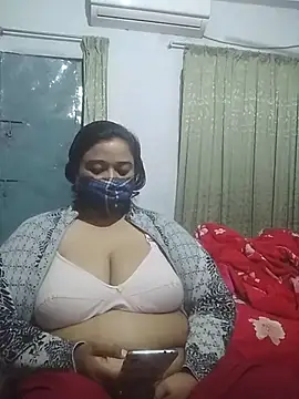 Snapshot of momo_loves chatting on 02-14-26, 05:43 momo loves online show from 02-14-26, 05:43