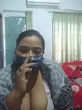 Snapshot of momo_loves chatting on 02-15-26, 05:48 momo loves online show from 02-15-26, 05:48