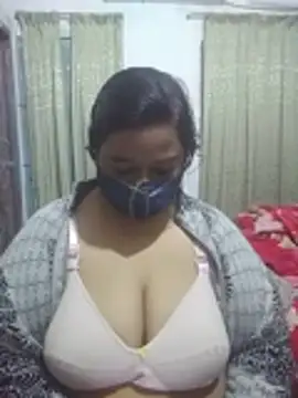 Snapshot of momo_loves chatting on 02-16-26, 04:14 momo loves online show from 02-16-26, 04:14