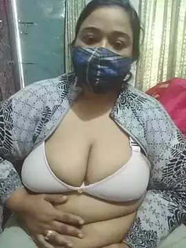 Snapshot of momo_loves chatting on 02-19-26, 05:25 momo loves online show from 02-19-26, 05:25