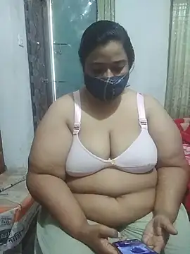 Snapshot of momo_loves chatting on 02-20-26, 10:16 momo loves online show from 02-20-26, 10:16