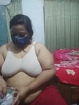 Snapshot of momo_loves chatting on 02-21-26, 04:30 momo loves online show from 02-21-26, 04:30