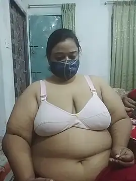 Snapshot of momo_loves chatting on 02-23-26, 05:32 momo loves online show from 02-23-26, 05:32