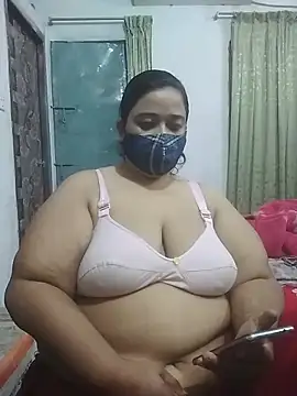 Snapshot of momo_loves chatting on 02-27-26, 05:57 momo loves online show from 02-27-26, 05:57