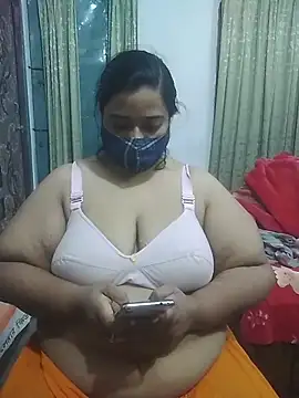 Snapshot of momo_loves chatting on 02-28-26, 12:50 momo loves online show from 02-28-26, 12:50