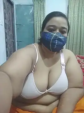 Snapshot of momo_loves chatting on 03-04-26, 05:52 momo loves online show from 03-04-26, 05:52