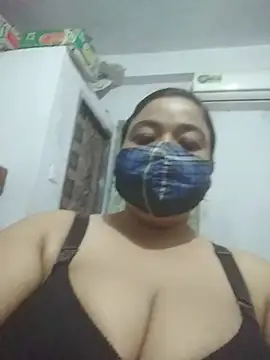 Snapshot of momo_loves chatting on 03-05-26, 06:04 momo loves online show from 03-05-26, 06:04