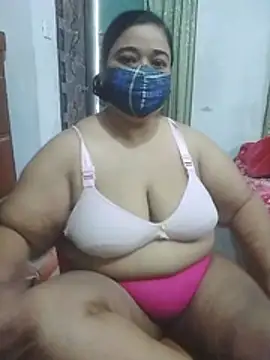 Snapshot of momo_loves chatting on 03-10-26, 06:18 momo loves online show from 03-10-26, 06:18