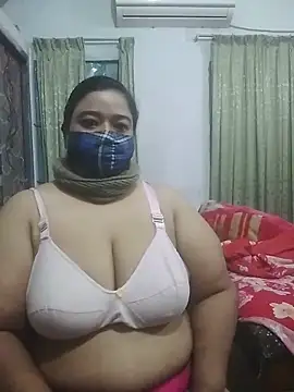 Snapshot of momo_loves chatting on 03-13-26, 06:25 momo loves online show from 03-13-26, 06:25