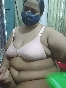 Snapshot of momo_loves chatting on 05-11-26, 02:17 momo loves online show from 05-11-26, 02:17
