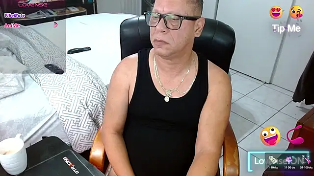 Snapshot of Daddy_1970 chatting on 03-08-26, 09:13 Daddy 1970 online show from 03-08-26, 09:13