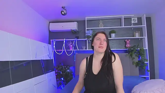 StephieRousee online show from 04-25-26, 05:10