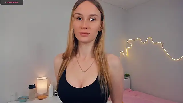 Snapshot of Kirawithvibe chatting on 05-18-26, 02:40 Kirawithvibe online show from 05-18-26, 02:40