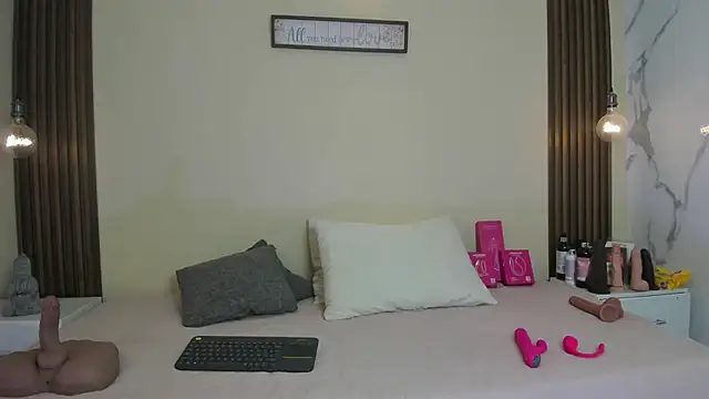 Snapshot of mia_gold_ chatting on 07-09-26, 07:07 mia gold online show from 07-09-26, 07:07