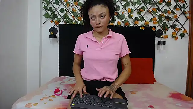 vsamanthaper1 online show from 04-09-26, 07:30