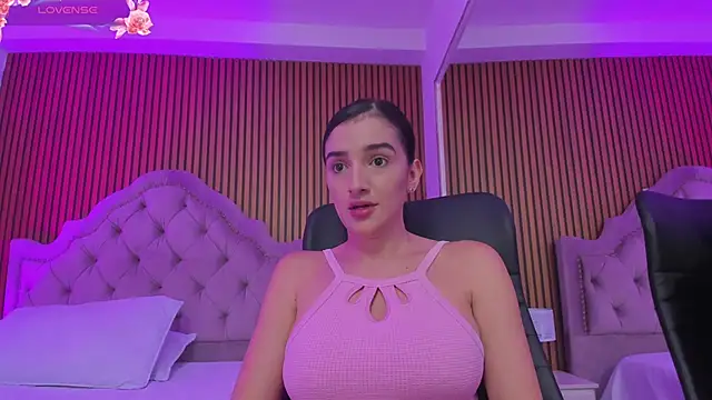 Snapshot of Violett_hott_ chatting on 03-17-26, 11:24 Violett hott online show from 03-17-26, 11:24