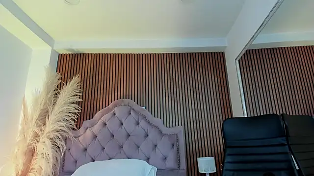 Snapshot of Violett_hott_ chatting on 03-23-26, 12:42 Violett hott online show from 03-23-26, 12:42