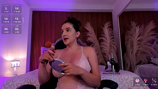 Violett hott  online show from 07-23-26, 12:14
