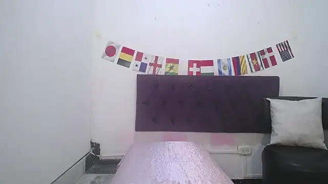 Snapshot of Little18Doll chatting on 07-18-26, 10:35 Little18Doll online show from 07-18-26, 10:35