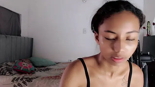 Snapshot of linda_brown_ chatting on 02-26-26, 12:48 linda brown online show from 02-26-26, 12:48