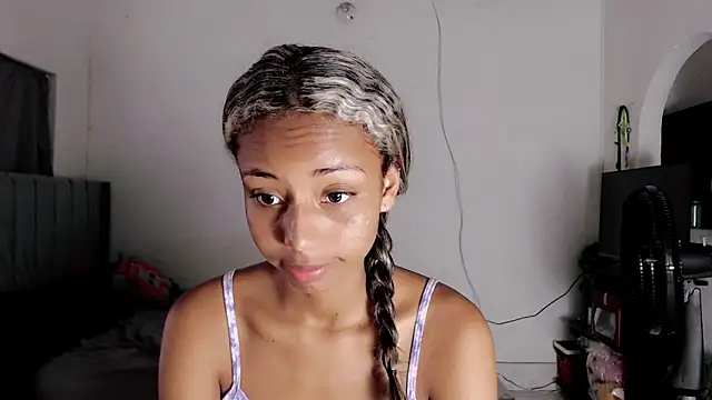 Snapshot of linda_brown_ chatting on 03-03-26, 12:33 linda brown online show from 03-03-26, 12:33