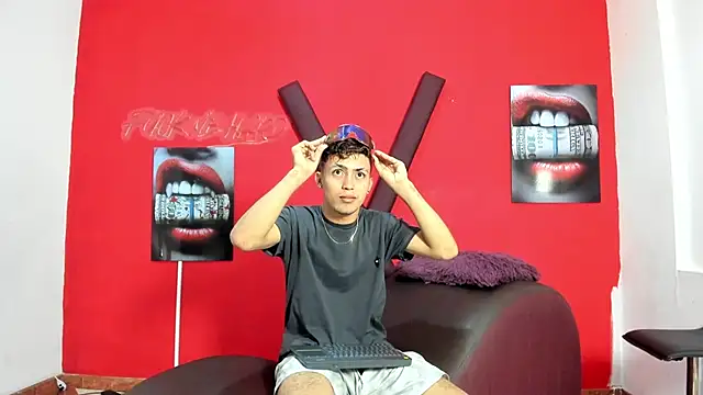 AVENGER BOYS2026 online show from 04-24-26, 07:16