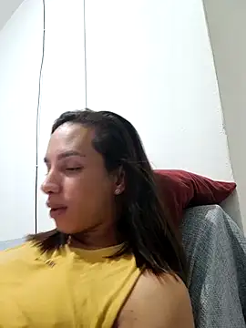 Snapshot of ofjuliaa chatting on 05-06-26, 02:40 ofjuliaa online show from 05-06-26, 02:40