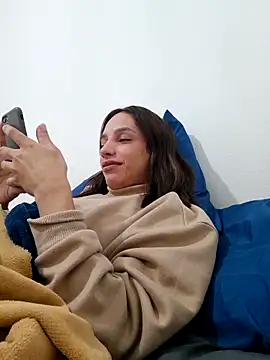 Snapshot of ofjuliaa chatting on 05-12-26, 05:04 ofjuliaa online show from 05-12-26, 05:04