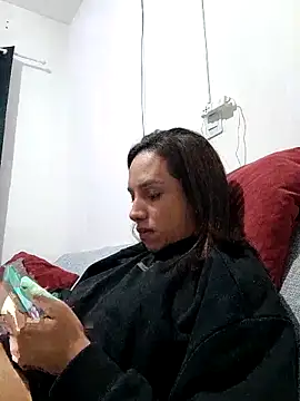 Snapshot of ofjuliaa chatting on 05-14-26, 12:56 ofjuliaa online show from 05-14-26, 12:56