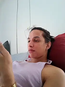 Snapshot of ofjuliaa chatting on 05-15-26, 05:53 ofjuliaa online show from 05-15-26, 05:53