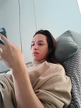 Snapshot of ofjuliaa chatting on 05-25-26, 02:34 ofjuliaa online show from 05-25-26, 02:34