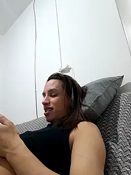 Snapshot of ofjuliaa chatting on 05-28-26, 02:20 ofjuliaa online show from 05-28-26, 02:20