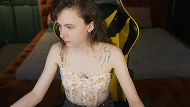 Snapshot of Orly_flame chatting on 06-19-26, 10:41 Orly flame online show from 06-19-26, 10:41
