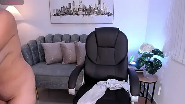 thiara scarlet  online show from 02-24-26, 08:18