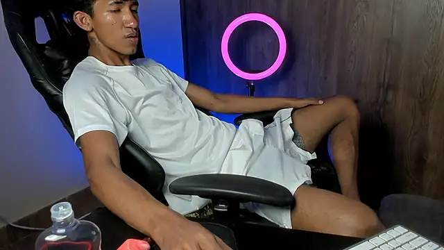 Snapshot of neitan_miller_ chatting on 01-19-26, 05:11 neitan miller online show from 01-19-26, 05:11