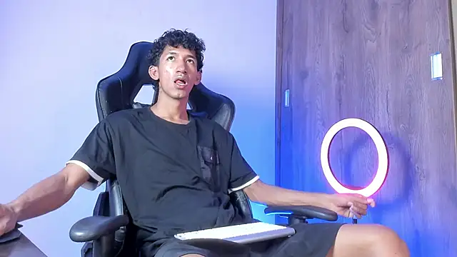 Snapshot of neitan_miller_ chatting on 02-01-26, 03:05 neitan miller online show from 02-01-26, 03:05