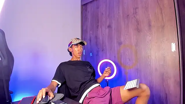 Snapshot of neitan_miller_ chatting on 03-05-26, 05:58 neitan miller online show from 03-05-26, 05:58