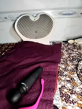 Snapshot of Zu_naa chatting on 05-06-26, 12:41 Zu naa online show from 05-06-26, 12:41