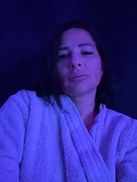 Snapshot of Maya-www chatting on 03-04-26, 06:08 Maya-www online show from 03-04-26, 06:08