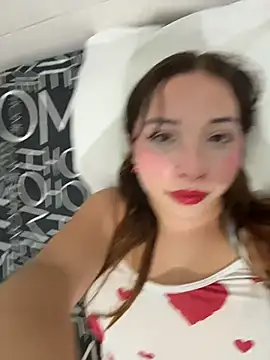 Snapshot of AliciaWhite_nt chatting on 07-08-26, 12:37 AliciaWhite nt online show from 07-08-26, 12:37