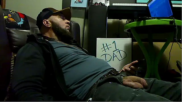 Snapshot of Numba1dad_ chatting on 02-26-26, 04:11 Numba1dad online show from 02-26-26, 04:11