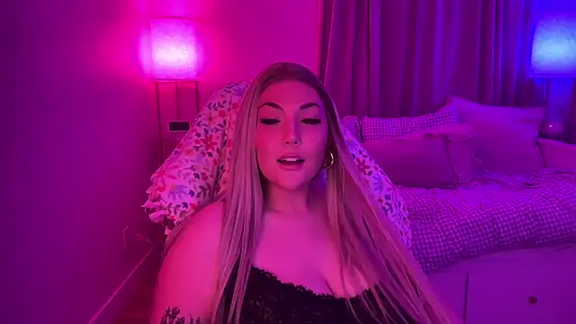 Snapshot of BellaMarieXO chatting on 03-15-26, 02:39 BellaMarieXO online show from 03-15-26, 02:39