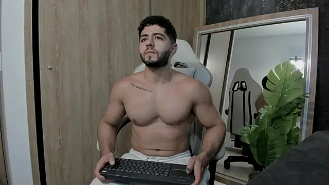 Snapshot of Thiago_moretti chatting on 05-25-26, 11:33 Thiago moretti online show from 05-25-26, 11:33
