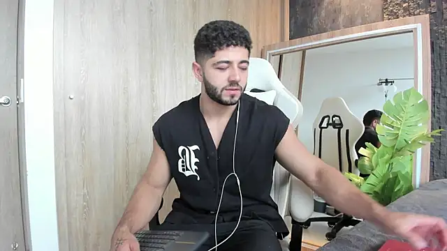 Snapshot of Thiago_moretti chatting on 06-03-26, 10:26 Thiago moretti online show from 06-03-26, 10:26