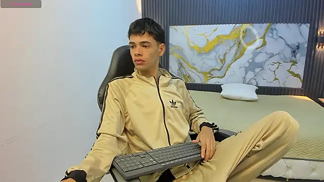 Dark Desiree18 online show from 03-08-26, 12:09